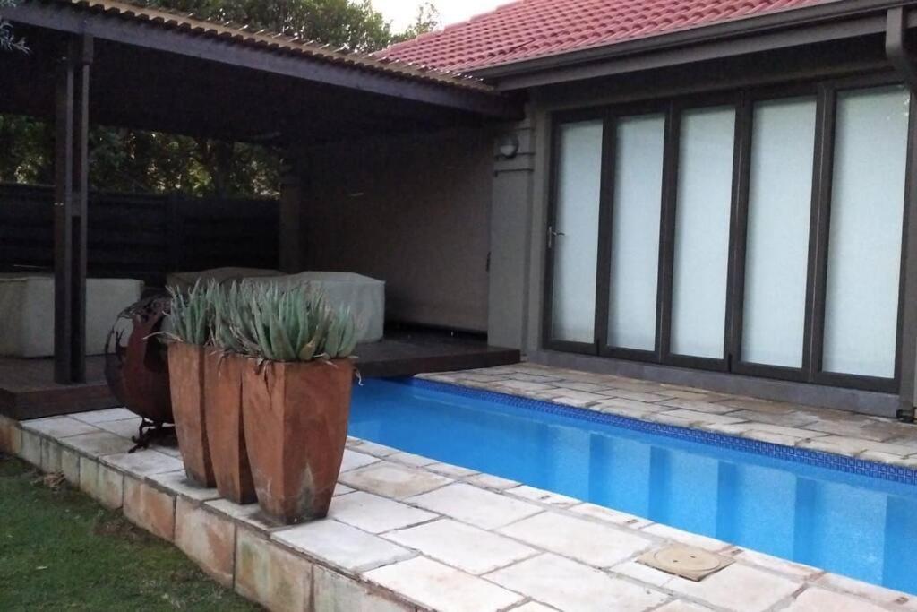Pecanwood Estate Luxury Villa 5 Bedrooms With Pool Hartbeespoort Exterior photo