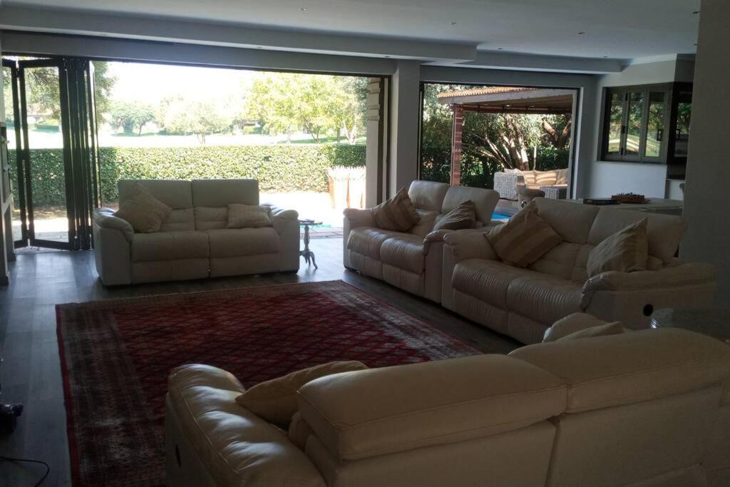 Pecanwood Estate Luxury Villa 5 Bedrooms With Pool Hartbeespoort Exterior photo