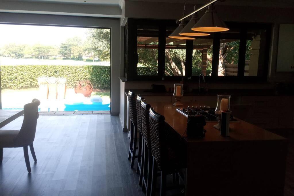 Pecanwood Estate Luxury Villa 5 Bedrooms With Pool Hartbeespoort Exterior photo